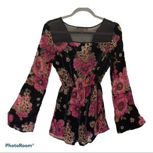 3/$25 Band Of Gypsies Floral Bell Sleeve Romper .Sz XS